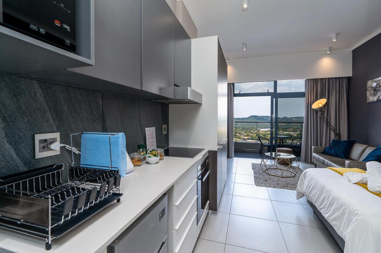 Top Floor Menlyn Maine Studio Apartment With Stunning Views & No Load Shedding Pretoria Luaran gambar