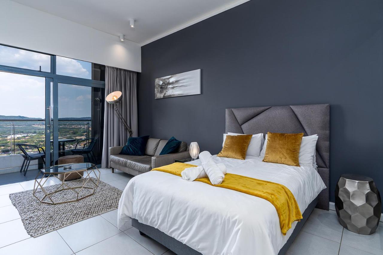 Top Floor Menlyn Maine Studio Apartment With Stunning Views & No Load Shedding Pretoria Luaran gambar